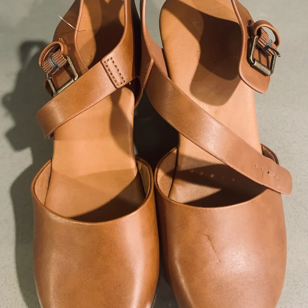 Clogs - Picture 2 of 5